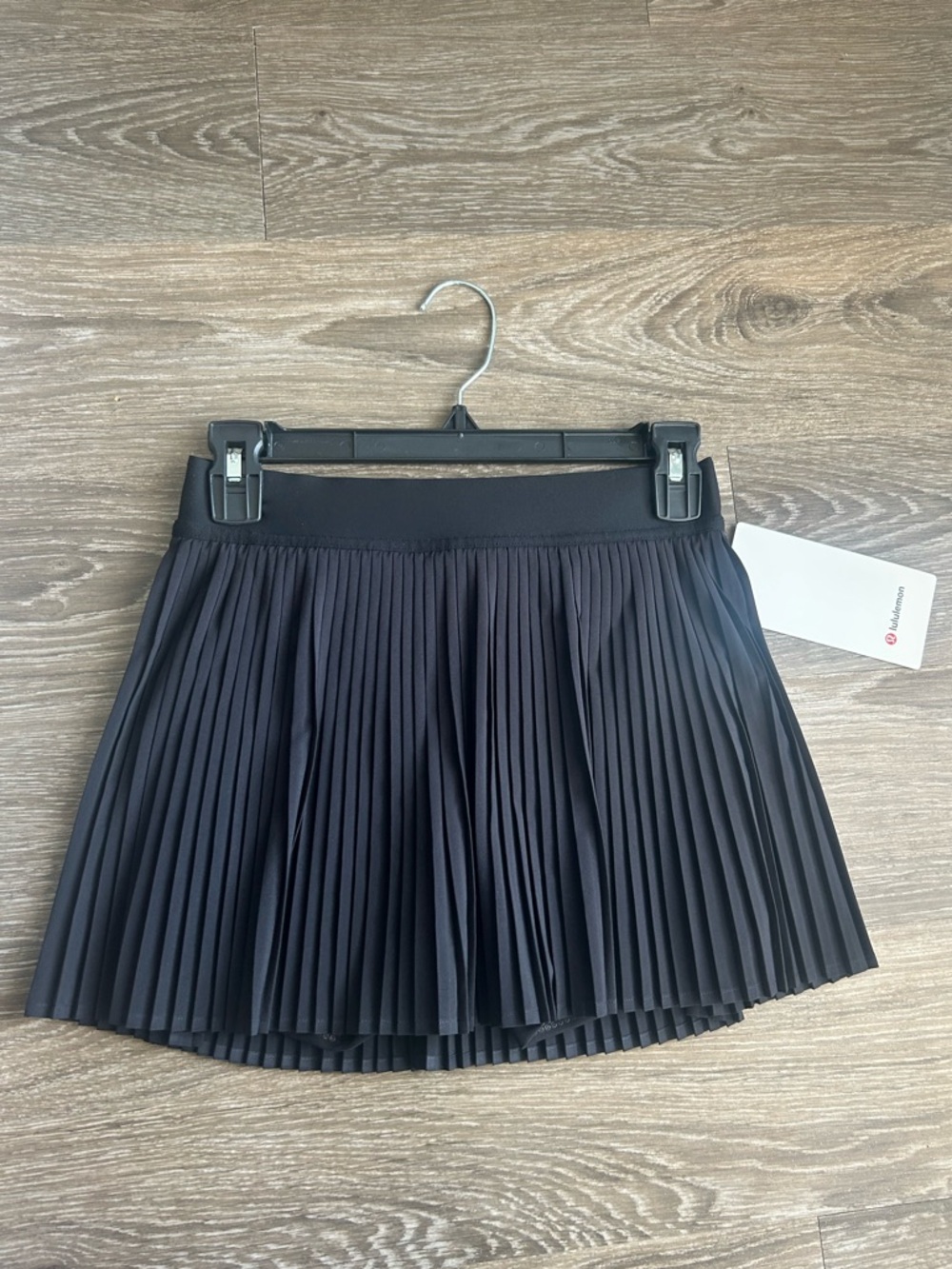 Women’s Black Lululemon varsity HR pleated tennis skirt Size 4